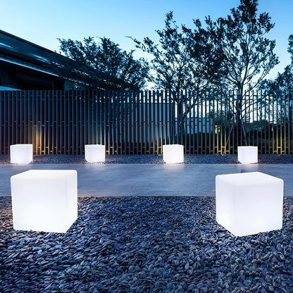 Outdoor cubic LED lamp installation – Woodiny